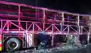 В Индии туристический автобус сгорел после аварии: погибли 20 человек
