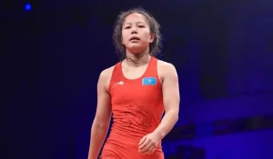 Токаев поздравил Шугылу Омирбек с исторической победой на ЧМ по женской борьбе