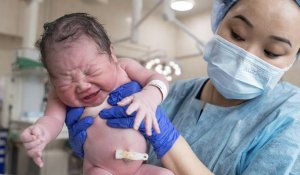 "Символ новой жизни": Сколько детей родилось в День Республики в Казахстане