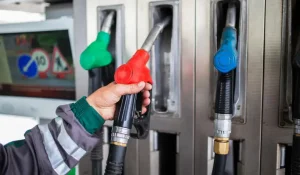 Бензин АИ-92 подешевел в России