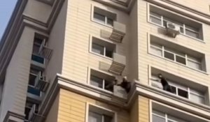 “Опасный шаг”: Спасатели Астаны предотвратили трагедию