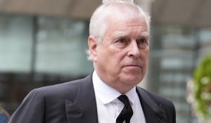 Скандал в королевской семье: Карл III лишил брата всех титулов