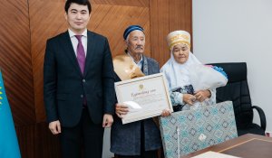 В Атырау чествовали юбиляров и молодые семьи