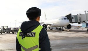 Вели себя агрессивно: пьяных пассажирок из Алматы сняли с рейса в аэропорту Актобе