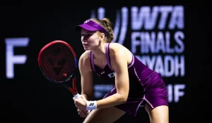 Елена Рыбакина «повесила баранку» Швёнтек и сделала камбэк года