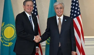 Президент Казахстана наградит американского сенатора орденом «Достық»