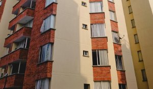 Облицовка здания обрушилась в Астане: 5 человек оказались под завалами