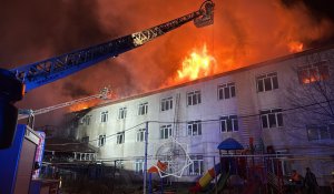 Пожар в Алматы: огонь охватил часть детского дома