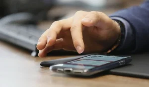 Новые правила мобильных переводов: кто попадет под внимание налоговиков