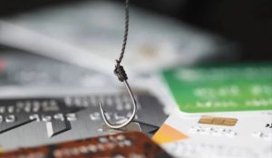 Мошенники действуют изнутри: депутат потребовал проверить банки