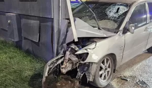 Трагедия в Алматы: имам скончался за рулём, автомобиль врезался в билборд