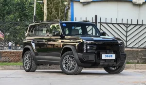 Не доехал до неба: новый кроссовер Chery упал со знаменитой лестницы во время съемок рекламы