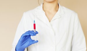 40-летний мужчина умер от укола в колено в Павлодарской области