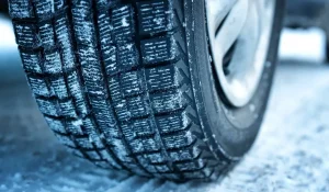 "На все четыре колеса": с 1 декабря в Казахстане начнут штрафовать за езду зимой на летних шинах