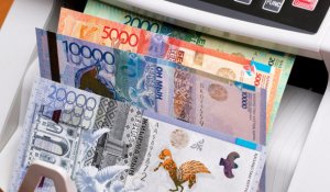 Кто толкает Казахстан к девальвации: экономист объяснил манипуляции вокруг курса тенге