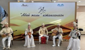 В области Абай представили серию книг проекта библиотека «Абай жолы»