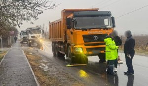 Незаконно перевозили песок: Полиция выявила 15 грузовиков в Туркестанской области