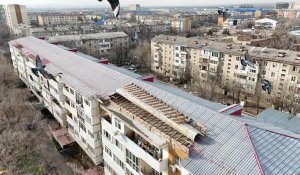 В Конаеве объявят режим ЧС после ураганного ветра, сорвавшего крыши домов