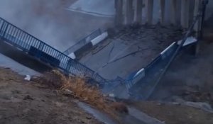 Обвал моста в Туркестанской области: жители двух сел остались без воды, введены объездные маршруты