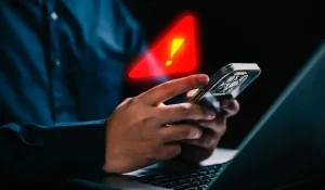 Новогодняя ловушка: мошенники рассылают вредоносные открытки по новой схеме