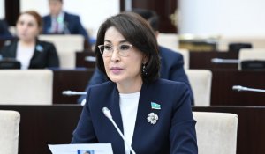 «Будь моя воля, ходила бы в кроссовках»: Альназарова ответила на критику из-за брендовой одежды