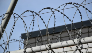 Бизнесмен пытался пронести марихуану и телефоны в колонию ЗКО