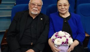 «Мой Бекежан ушёл вслед за Толегеном»: слова Меруерт Утекешовой на прощании с Асанали Ашимовым