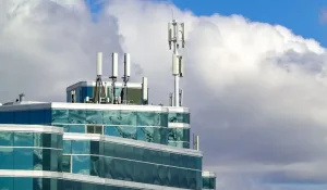 Страх перед вышками или качественная связь: что выбирают жители Алматы