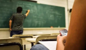 В Акмолинской области не выплачивали зарплату 1,7 тысячи учителей