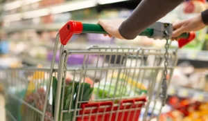 Мясо и бензин подорожали: ценовой скачок в Казахстане в декабре