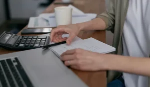 Зарплаты «на руки» станут больше: как снижение подоходного налога повлияет на доходы казахстанцев