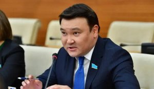 «Награды и звания превратились в рыночный сувенир»: депутат раскритиковал «торговлю почестями»