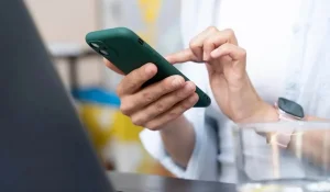 Мобильные переводы под контролем: кого проверят уточнил Минфин