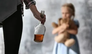 Курение и алкоголь при детях могут обернуться штрафом