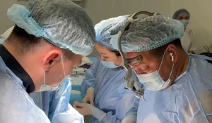 В Алматы нейрохирурги успешно провели сложную операцию пациенту с метастазами в позвоночнике