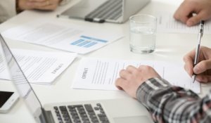 В Казахстане обязали регистрировать все трудовые договоры