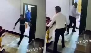 В Сети появилось видео драки Серика Сапиева с заместителем