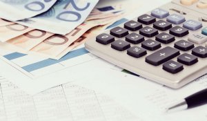 Соцвзносы могут «съедать» половину зарплаты уже к 2035 году