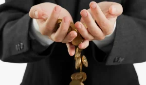 В Казахстане проверяют крупные банковские переводы за рубеж