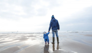 Отцы в декрете и защита одиноких родителей: Мажилис усиливает трудовые гарантии