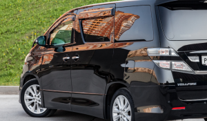 Праворульки под ограничением: Toyota Alphard могут убрать из междугороднего такси