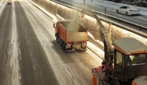 Снегопад в Алматы: коммунальные службы переведены на усиленный режим работы