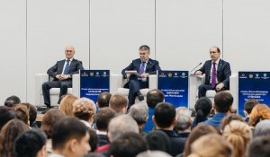 «Принимаются меры по снижению административных барьеров»: аким Атырауской области встретился с предпринимателями