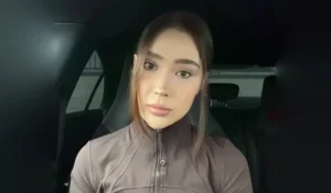 «Открыл халат и схватил за грудь»: алматинка заявила о домогательствах со стороны курьера