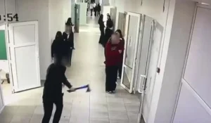 Металлоискатели в школах: сенатор Кожаев выступил против тотального контроля