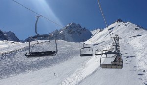 Из-за сильного ветра были повреждены кабинки канатной дороги на Шымбулаке