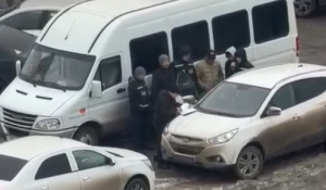 В Актобе опубликовано видео задержания прокурора