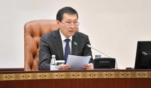 «Болеть нельзя»: Нурлан Абдиров обратился к сотрудникам на совещании по подготовке к референдуму