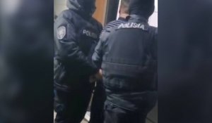 Схватка с ножом: спецотряд СОБР обезвредил подозреваемого за секунды в Алматы