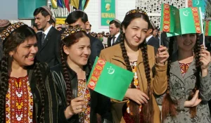 Жительницам Туркменистана вручат денежные подарки к 8 Марта